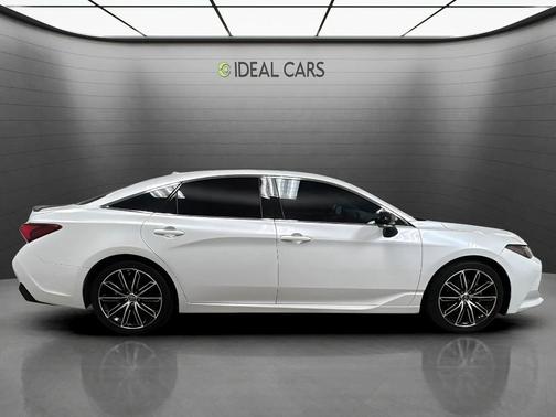 Wind Chill Pearl 2019 Toyota Avalon XSE