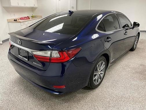 2016 Lexus ES 300h Base