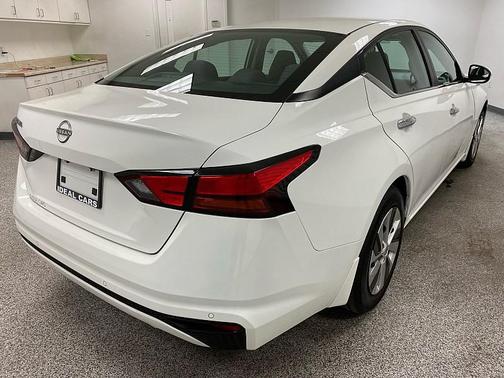 Glacier White 2023 Nissan Altima S FWD