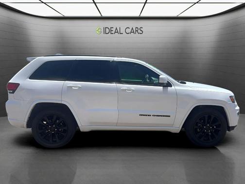 Bright White Clearcoat 2018 Jeep Grand Cherokee Laredo E