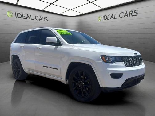 Bright White Clearcoat 2018 Jeep Grand Cherokee Laredo E
