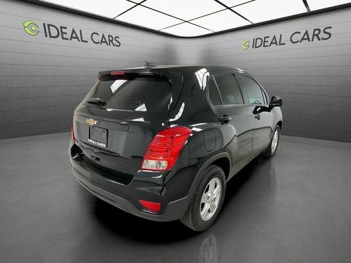Mosaic Black Metallic 2020 Chevrolet Trax LS
