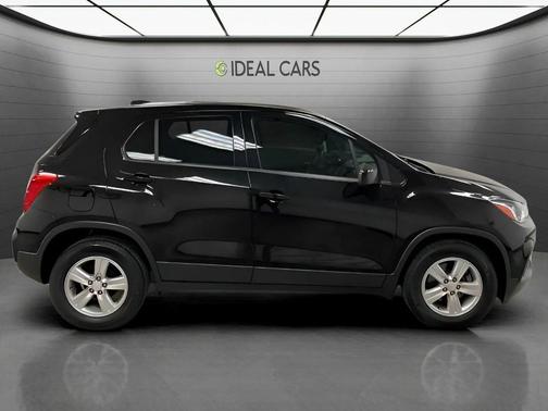 Mosaic Black Metallic 2020 Chevrolet Trax LS