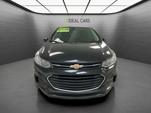 Mosaic Black Metallic 2020 Chevrolet Trax LS