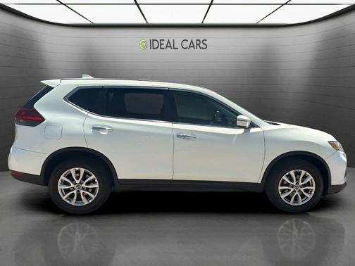 Pearl White Tricoat 2020 Nissan Rogue SV