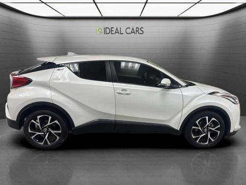 Blizzard Pearl 2021 Toyota C-HR XLE