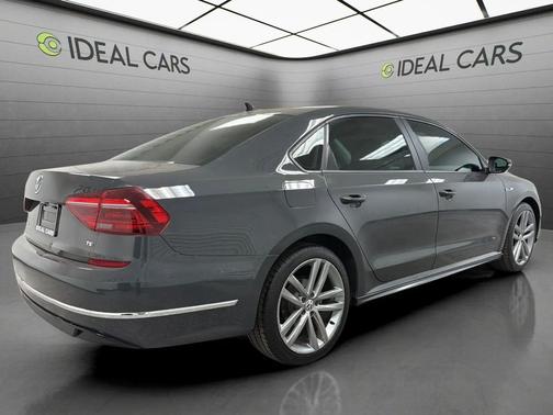 Platinum Gray Metallic 2018 Volkswagen Passat 2.0T R-Line
