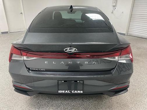 2022 Hyundai ELANTRA SE