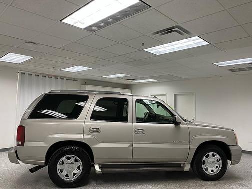 2005 Cadillac Escalade Base