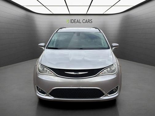 Billet Silver Metallic Clearcoat 2017 Chrysler Pacifica Touring-L