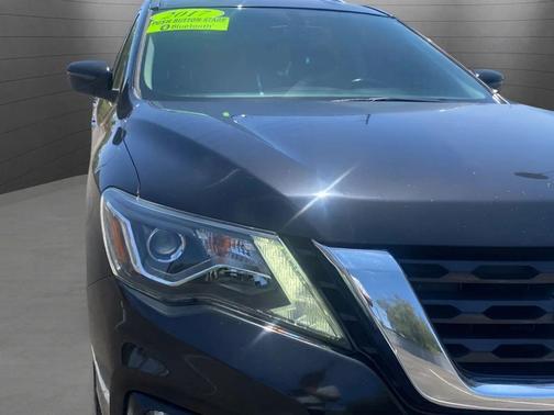 Magnetic Black 2017 Nissan Pathfinder SV