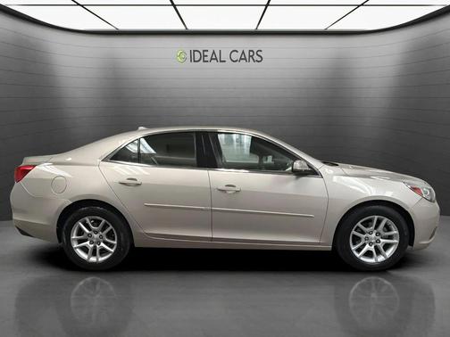 Gold 2013 Chevrolet Malibu 1LT
