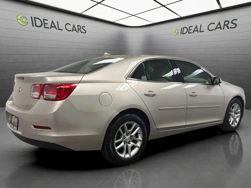 Gold 2013 Chevrolet Malibu 1LT