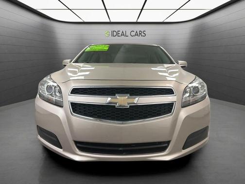 Gold 2013 Chevrolet Malibu 1LT