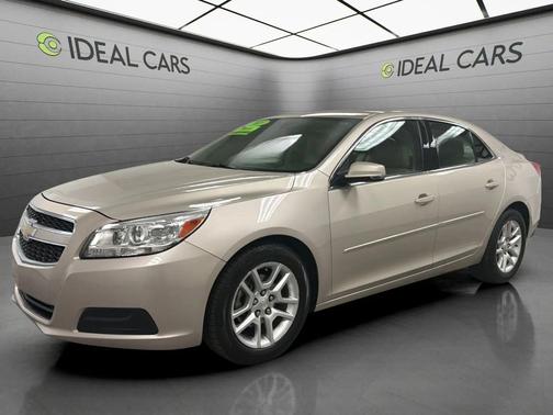 Gold 2013 Chevrolet Malibu 1LT