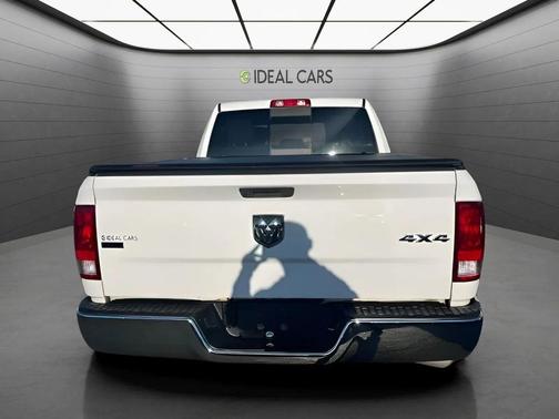 Bright White Clearcoat 2020 RAM 1500 Classic SLT