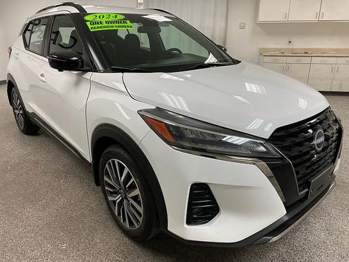 WHITE 2024 Nissan Kicks SR