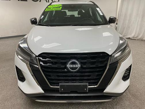 WHITE 2024 Nissan Kicks SR