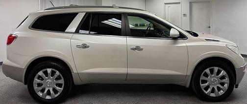 White Diamond Tricoat 2011 Buick Enclave 2XL