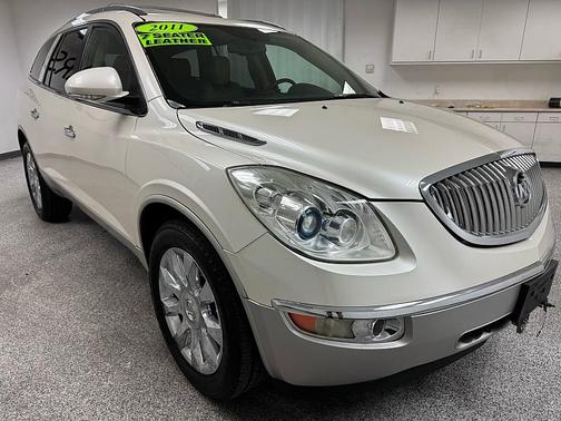 White Diamond Tricoat 2011 Buick Enclave 2XL