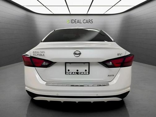 Pearl White Tricoat 2021 Nissan Altima 2.5 SV