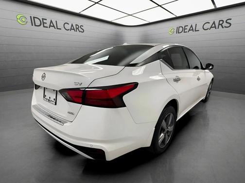 Pearl White Tricoat 2021 Nissan Altima 2.5 SV