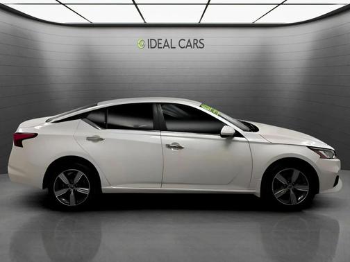 Pearl White Tricoat 2021 Nissan Altima 2.5 SV