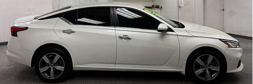 Pearl White Tricoat 2021 Nissan Altima 2.5 SV