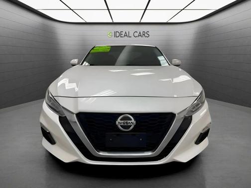 Pearl White Tricoat 2021 Nissan Altima 2.5 SV