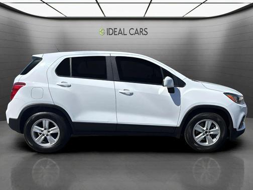 Summit White 2021 Chevrolet Trax LS