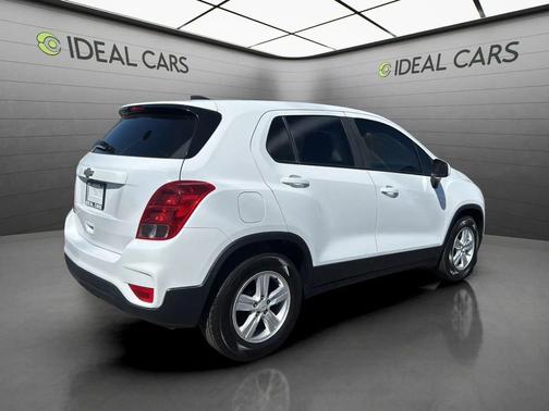 Summit White 2021 Chevrolet Trax LS
