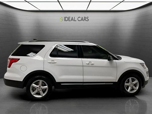 Oxford White 2018 Ford Explorer XLT