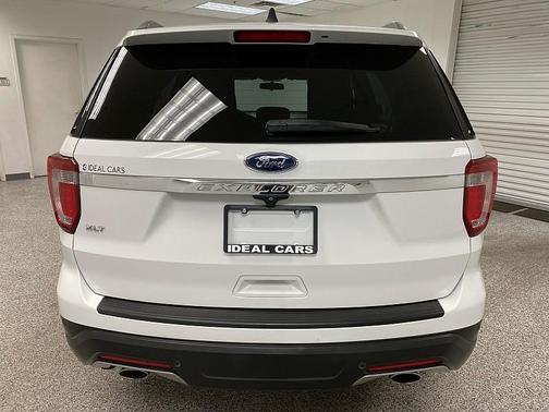 Oxford White 2018 Ford Explorer XLT