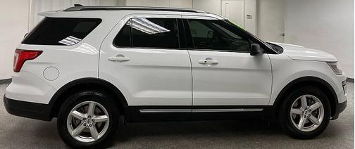 Oxford White 2018 Ford Explorer XLT