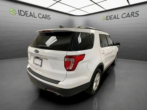 Oxford White 2018 Ford Explorer XLT