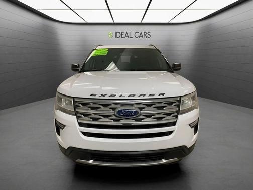 Oxford White 2018 Ford Explorer XLT