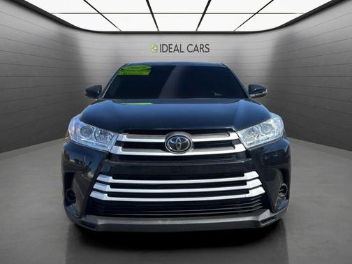 Midnight Black Metallic 2019 Toyota Highlander LE