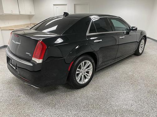 2017 Chrysler 300C Base