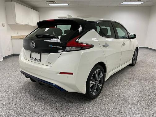 2022 Nissan Leaf SV