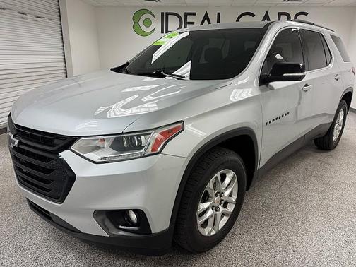 Silver Ice Metallic 2021 Chevrolet Traverse LT Cloth