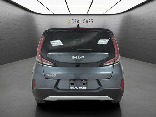 Gravity Gray 2023 Kia Soul LX