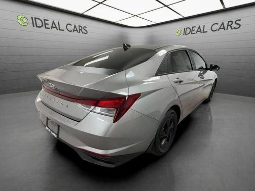 Fluid Metal 2023 Hyundai ELANTRA SE