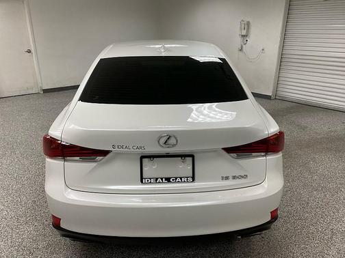 2018 Lexus IS 300 Base