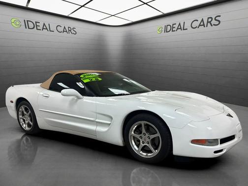 Arctic White 2004 Chevrolet Corvette Base