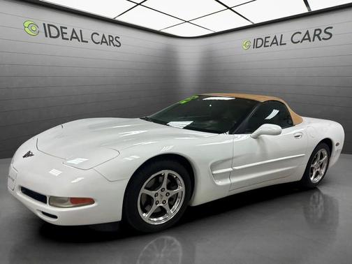Arctic White 2004 Chevrolet Corvette Base