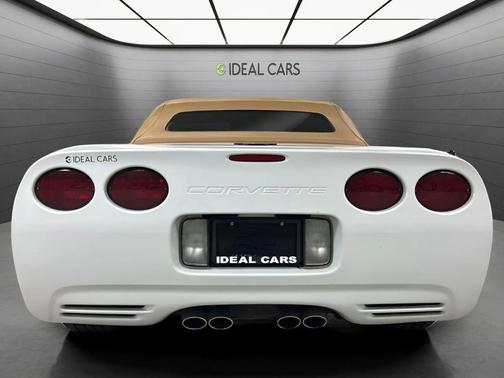 Arctic White 2004 Chevrolet Corvette Base