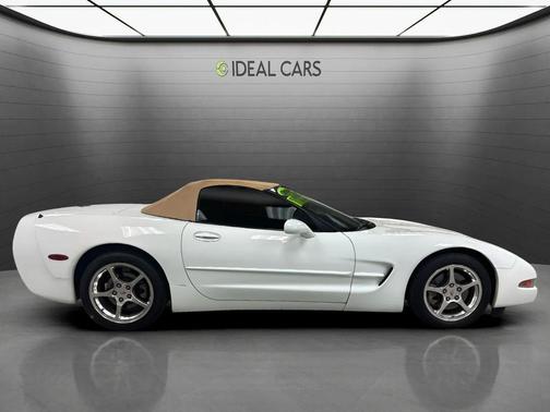 Arctic White 2004 Chevrolet Corvette Base