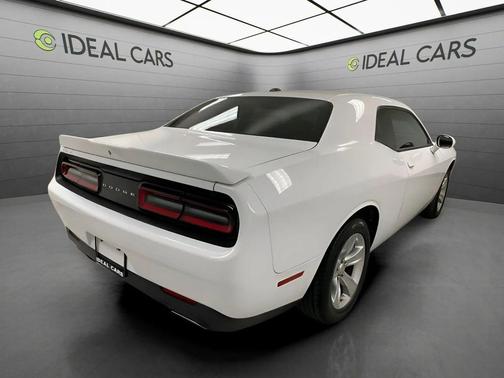 White Knuckle Clearcoat 2021 Dodge Challenger SXT
