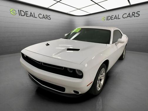 White Knuckle Clearcoat 2021 Dodge Challenger SXT