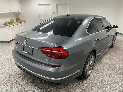 2017 Volkswagen Passat 1.8T R-Line w/Comfort
